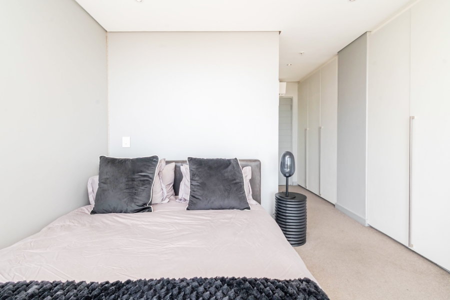 To Let 2 Bedroom Property for Rent in Green Point Western Cape